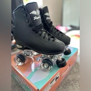 Angel Skates size 6w.